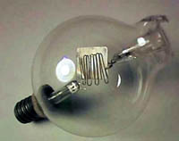 Одна из первых электронных ламп конструкции Ли де Фореста.